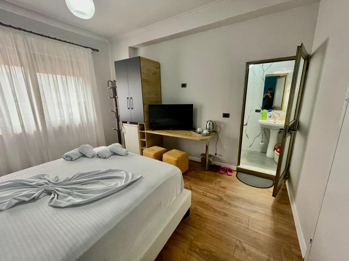 Central Room Private Entry And Bathroom 地拉那 外观 照片