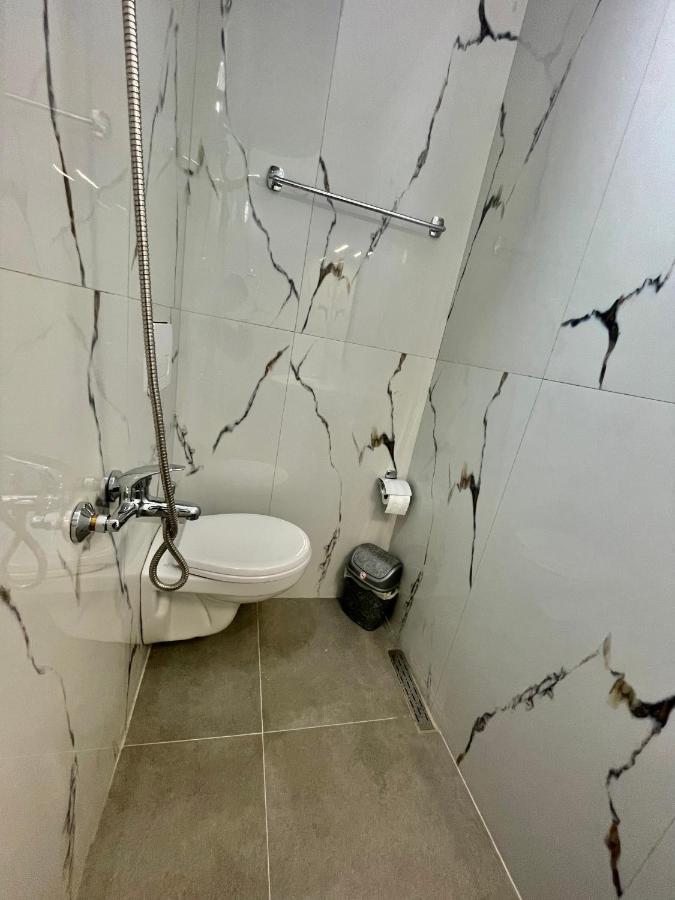 Central Room Private Entry And Bathroom 地拉那 外观 照片