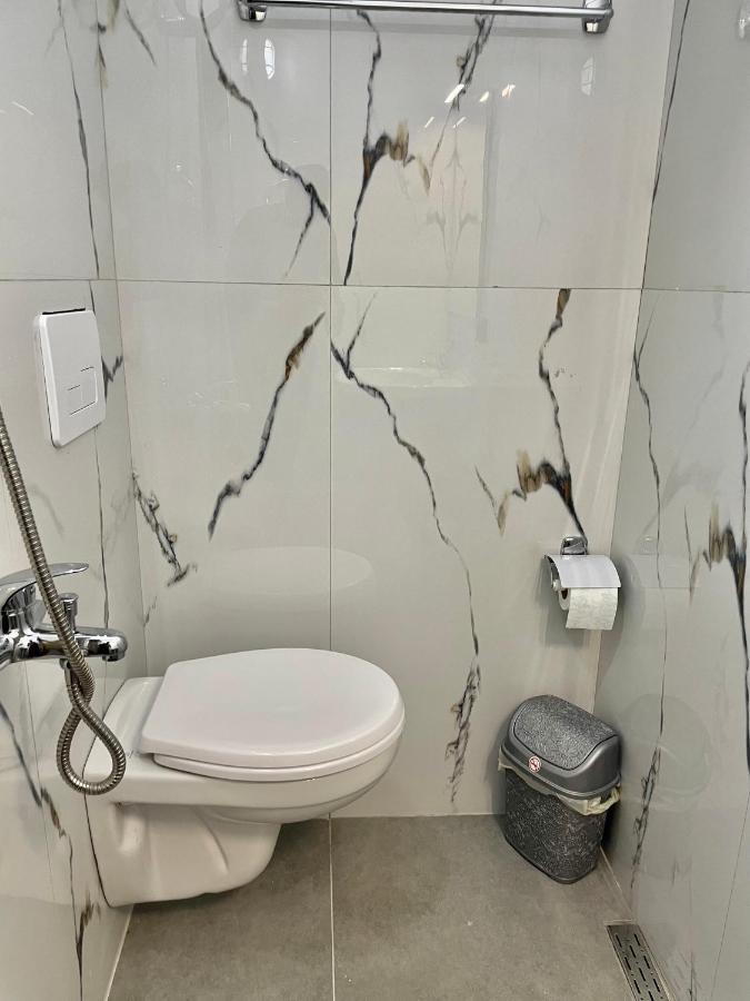 Central Room Private Entry And Bathroom 地拉那 外观 照片