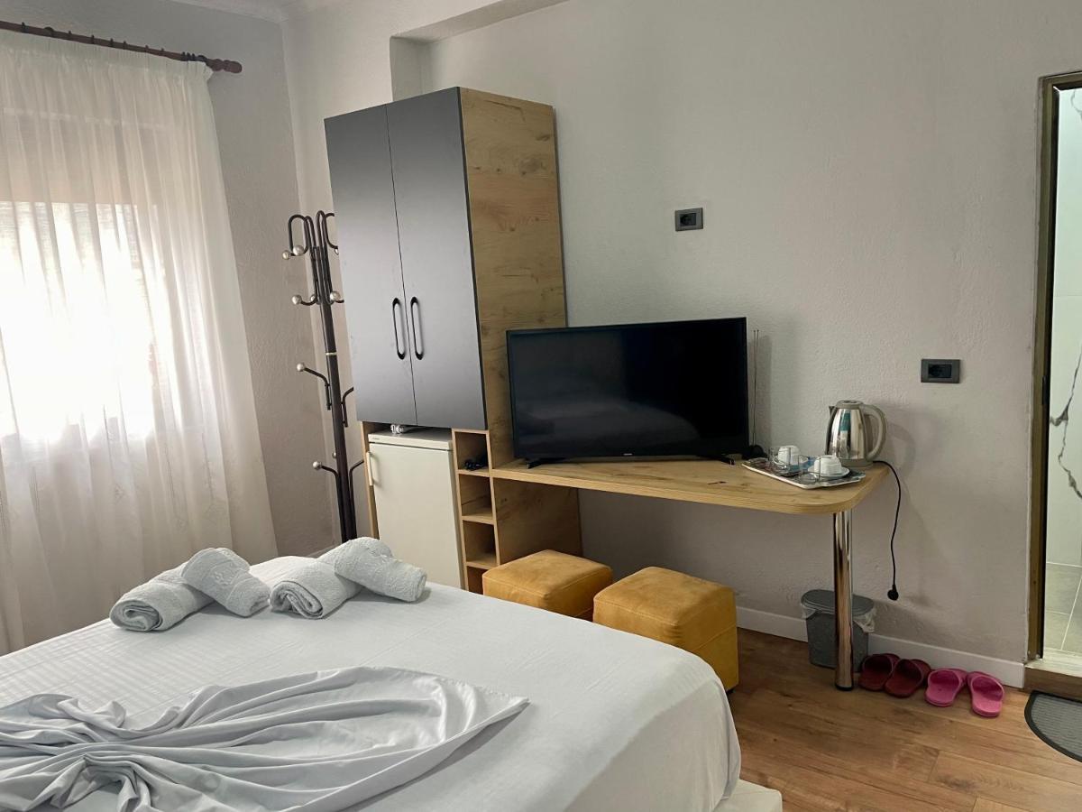 Central Room Private Entry And Bathroom 地拉那 外观 照片
